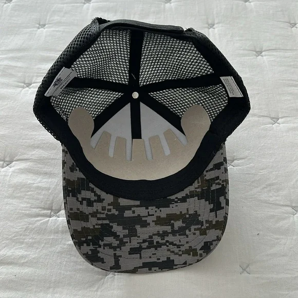 KENWORTH Black and Gray digital camo hat - Picture 7 of 8